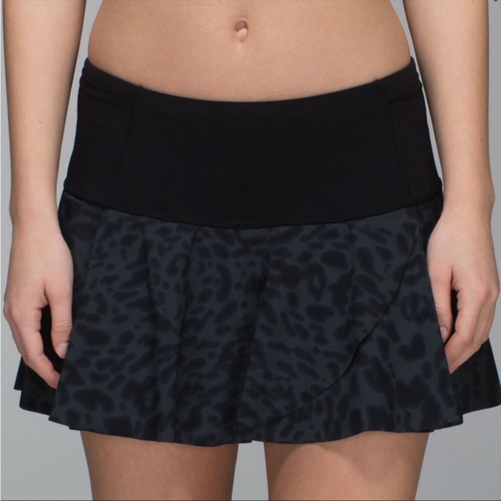 Lululemon Hit Your Stride Skirt Animal Swirl Deep Coal Black / Black size 6